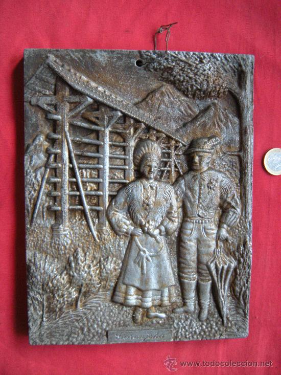 Antiques: PAREJA DE ANCIANOS. CAMPESINOS. RELIEVE EL ALUMINIO.