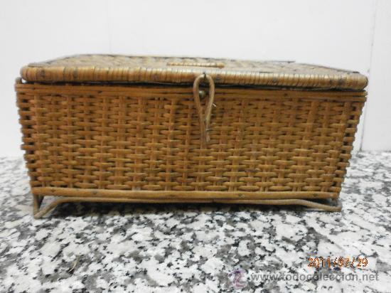 Oggetti Antichi: ANTIGUO COSTURERO MIMBRE PARA REPARAR