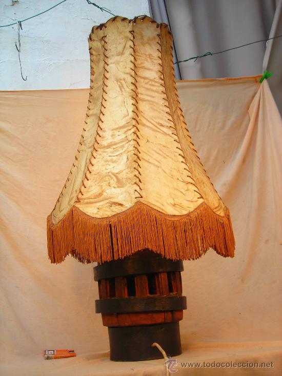 Antig&uuml;edades: LAMPARA DE SOBREMESA CON RUEDA DE CARRO - Foto 4