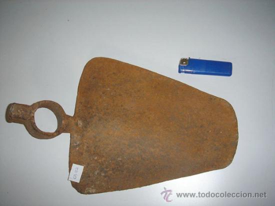 Antig&uuml;edades: Azada muy antigua. - Foto 2
