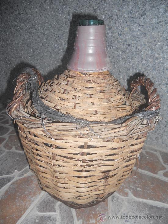 Antiquit&auml;ten: ANTIGUO BOTELLA DE CRISTAL FORRADA CON CA&Ntilde;A. UTILIZADA PARA GUARDAR VINO.