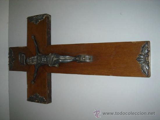 Antig&uuml;edades: Crucifijo de madera. - Foto 1