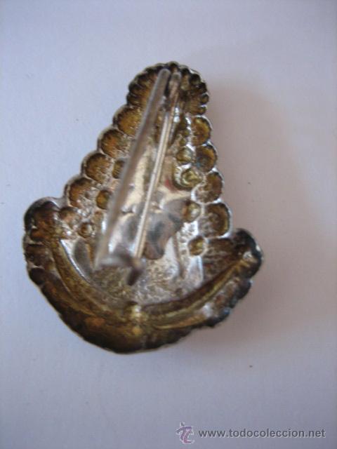 Antig&uuml;edades: ANTIGUA INSIGNIA VIRGEN DE COVADONGA - Foto 2
