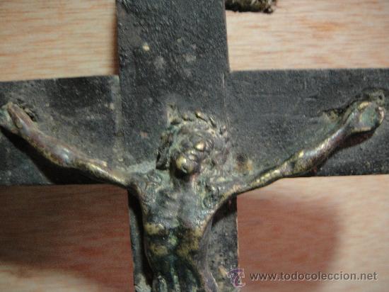 Antig&uuml;edades: antiguo crucifijo en bronce - Foto 4