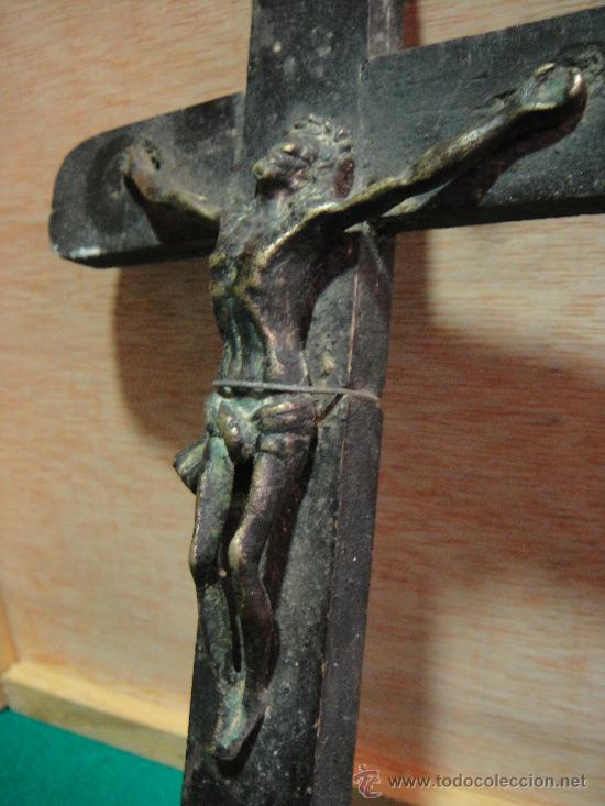 Antig&uuml;edades: antiguo crucifijo en bronce - Foto 5