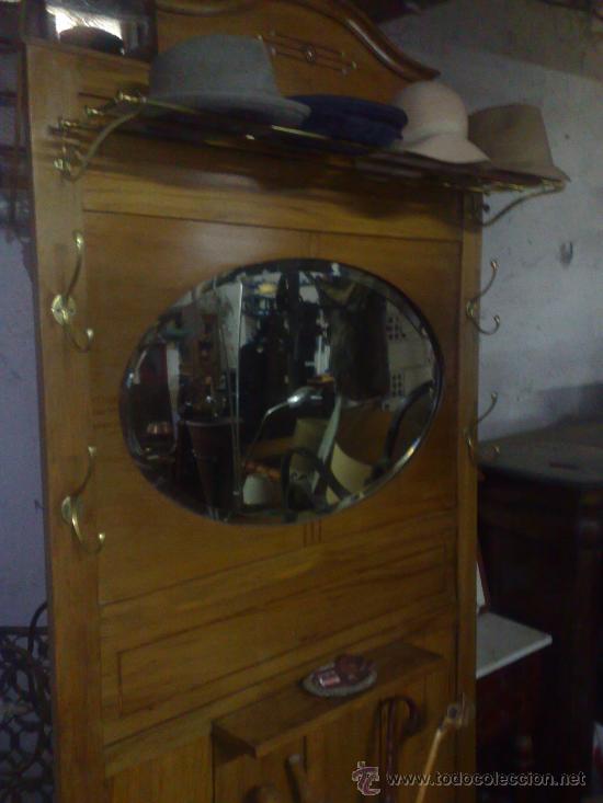 Antig&uuml;edades: Parag&uuml;ero de madera de cetil. - Foto 1