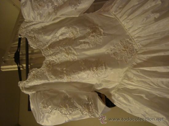 Traje de novia en chantum o seda salvaje y perl - Vendido en Subasta -  28420432