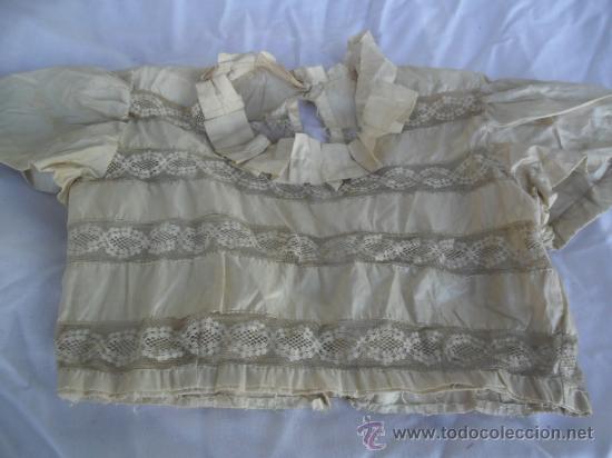 Antig&uuml;edades: CAMISA DE SEDA CON ENCAJE SIGLO XIX - Foto 2