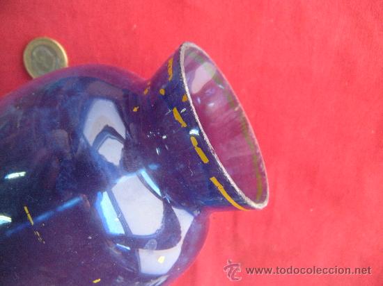 Antig&uuml;edades: ANTIGUO FLORERO EN CRISTAL AZUL - Foto 2