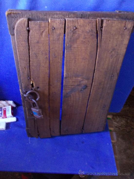 Antig&uuml;edades: postigo antiguo de madera - Foto 1