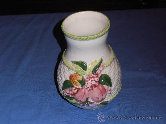 Antig&uuml;edades: FRUTERO Y JARRON DE CERAMICA DECORADA - Foto 2