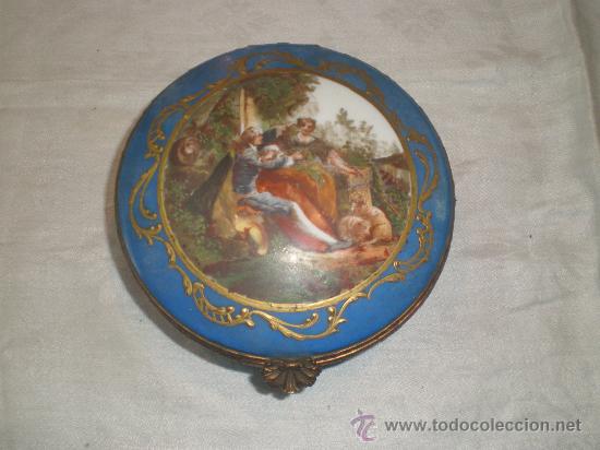 Antig&uuml;edades: caja de porcelana pintada - Foto 1