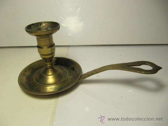 Antiques: Antiguo portavelas de metal, todo remachado. Muy antiguo