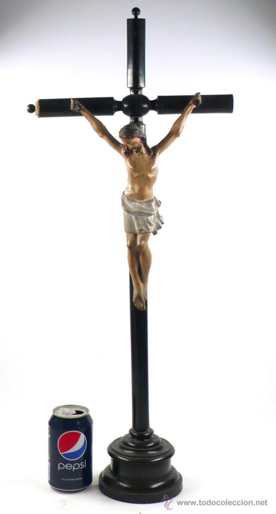 Antigüedades: Cristo de madera en cruz, s.XIX. Altura total: 89 cm. tamaño cristo: 30 cm totales. - Foto 1 - 28788227