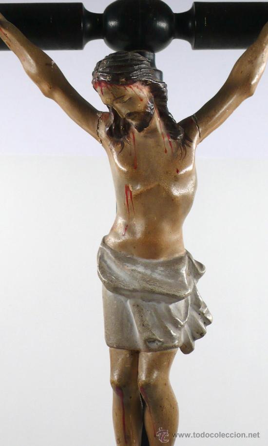 Antigüedades: Cristo de madera en cruz, s.XIX. Altura total: 89 cm. tamaño cristo: 30 cm totales. - Foto 2 - 28788227