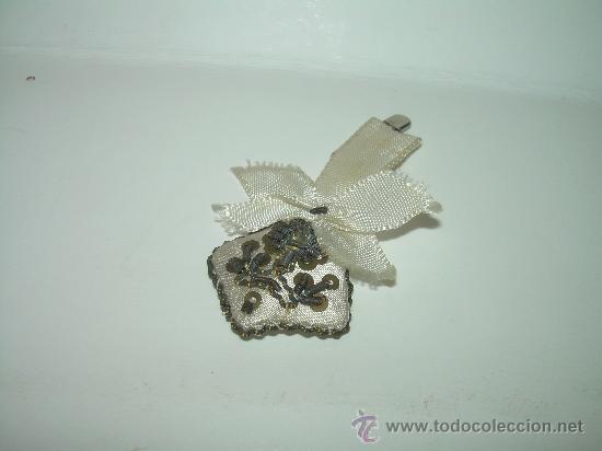 Antig&uuml;edades: ANTIGUO ESCAPULARIO BORDADO HILO DE ORO. - Foto 1