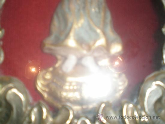 Antig&uuml;edades: marco de metal con santo - Foto 5