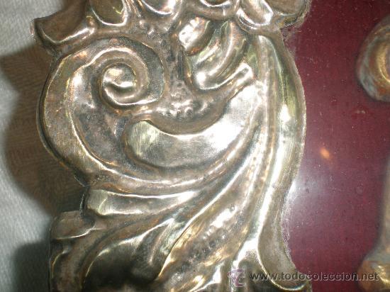 Antig&uuml;edades: marco de metal con santo - Foto 7