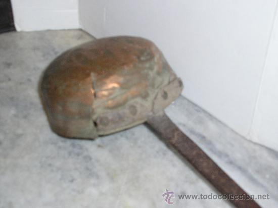 Antig&uuml;edades: ANTIGUO CAZO DE COBRE CON MANGO DE HIERRO - Foto 2