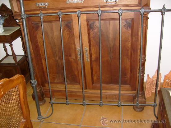 Antig&uuml;edades: cabecero cama de hierro - Foto 1