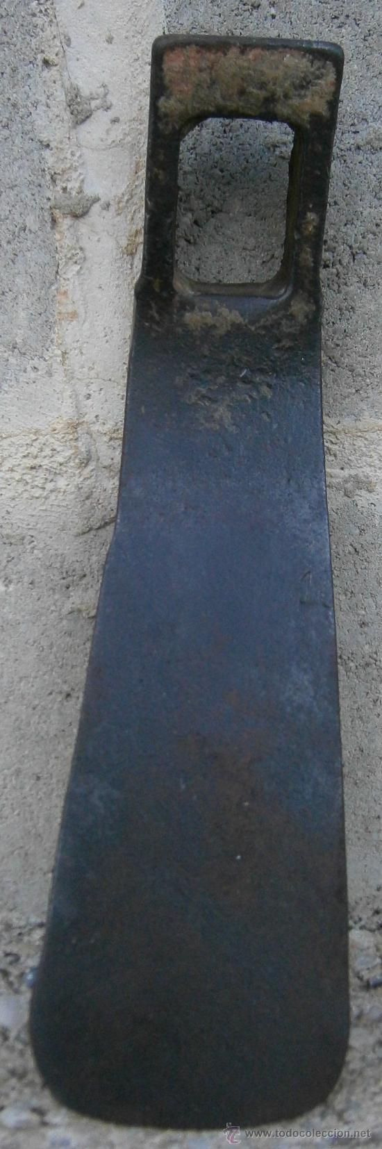 Antig&uuml;edades: Azada sin mango de 25 cm. - Foto 1