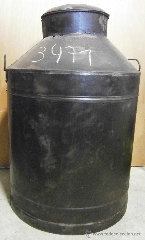 Antig&uuml;edades: Aceitera de lata de 65 cm. aprox. - Foto 1