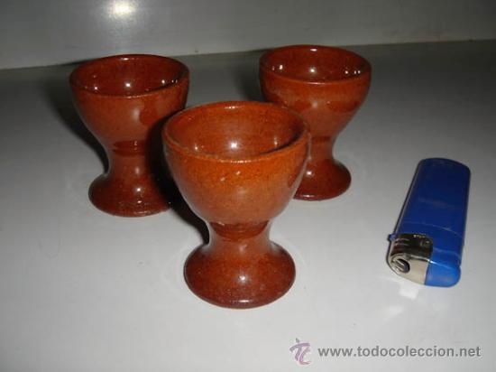 Antig&uuml;edades: Juego de 3 hueveras de barro. - Foto 1