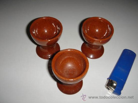 Antig&uuml;edades: Juego de 3 hueveras de barro. - Foto 2
