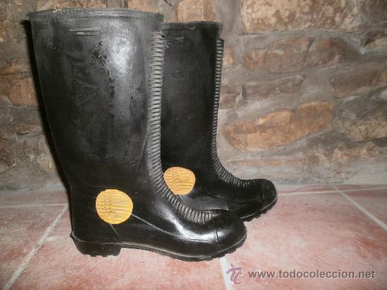 Antig&uuml;edades: ANTIGUAS BOTAS DE BOMBERO - Foto 2