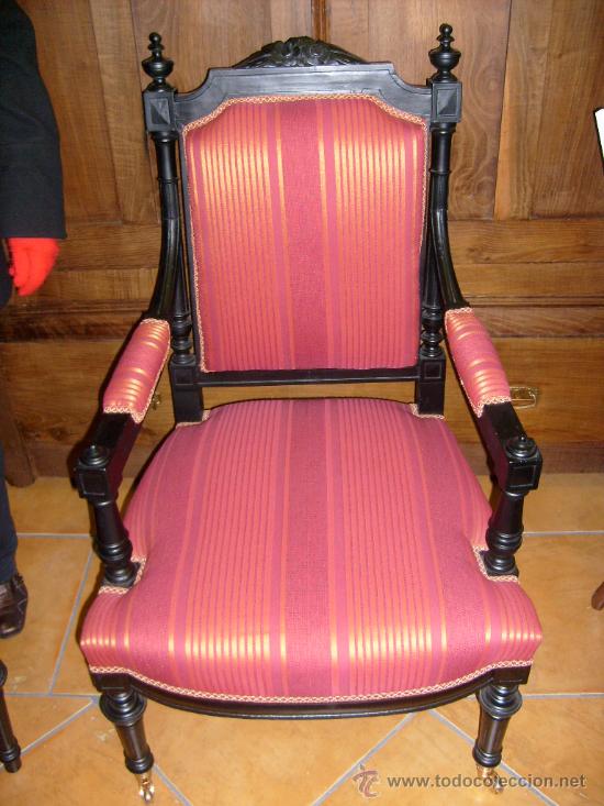 Antig&uuml;edades: sill&oacute;n y 2 sillas lacadas en negro - Foto 3