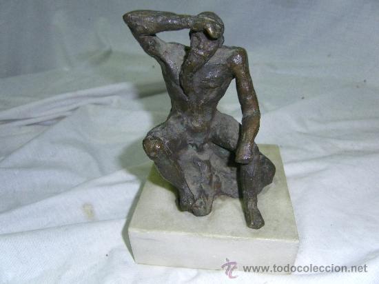 Antig&uuml;edades: FIGURA DE HOMBRE EN BRONCE - Foto 1