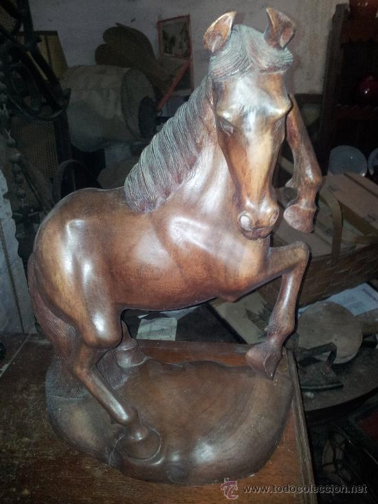 Antig&uuml;edades: Espectacular caballo de madera maciza. - Foto 1