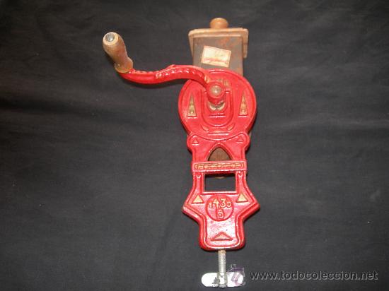 Antig&uuml;edades: ANTIGUO MOLINILLO DE PAN Y ALMENDRAS MARCA ELMA, TIENE ETIQUETA CON EL PRECIO ORIGINAL