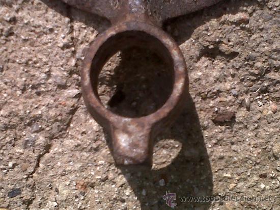 Antig&uuml;edades: ANTIGUA AZADA DE HIERRO. - Foto 3