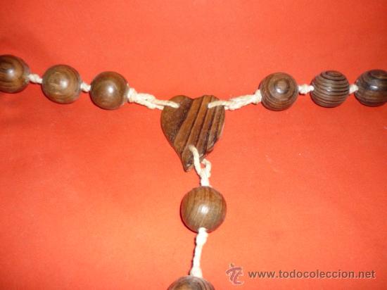 Antig&uuml;edades: ANTIGUO ROSARIO CON BOLAS DE MADERA - Foto 2