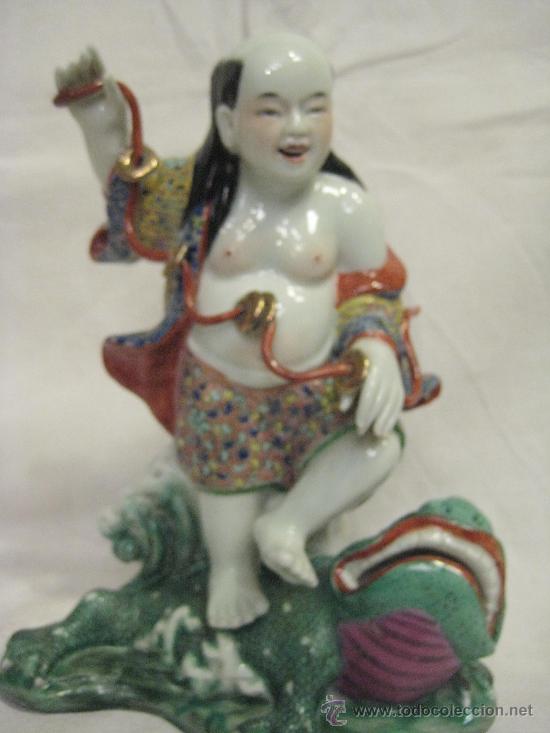 Antiquit&eacute;s: Curioso dios oriental.Buena ejecucion: cuerda seca y sobre cubierta. Calidad en la porcelana