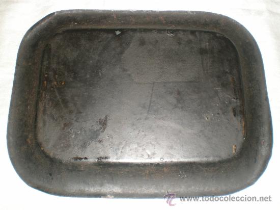 Antig&uuml;edades: bandeja de metal policromada - Foto 3