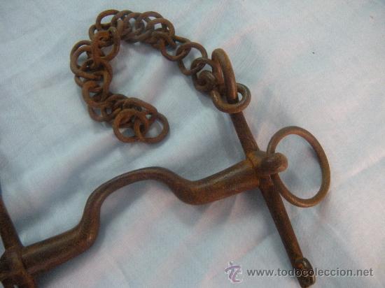 Antig&uuml;edades: ANTIGUO BOCADO DE CABALLO CON CADENA - Foto 2