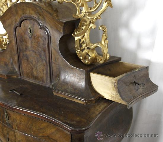 Antigüedades: Importante pequeña cómoda catalana de pubilla con espejo, siglo XVIII. En raiz de nogal, ver. - Foto 8 - 29447319