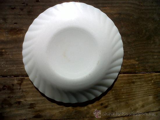 Antig&uuml;edades: PLATOS BLANCOS CON BORDES ONDULADOS. - Foto 3