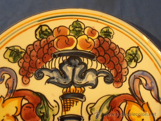 Antig&uuml;edades: PLATO HERALDICO CON DECORACION FRUTAL - Foto 2