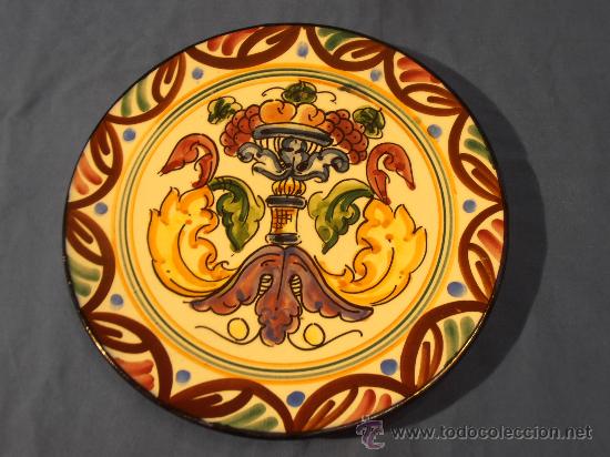Antig&uuml;edades: PLATO HERALDICO CON DECORACION FRUTAL - Foto 1