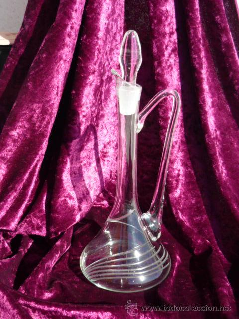 Antiquit&auml;ten: CRISTAL TALLADO ACEITERA ANTIGUA .23CM ALTO CON TAPON.