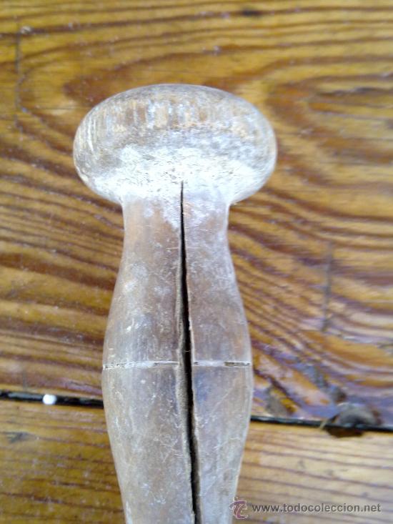 Antig&uuml;edades: ANTIGUA MANO DE MORTERO, HECHA EN MADERA. - Foto 3