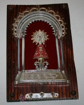 Antig&uuml;edades: TABLILLA CON LA VIRGEN DEL PILAR PARA COLGAR LLAVES EN EL RECIBIDOR