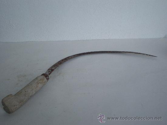 Antig&uuml;edades: ANTIGUA HOZ DE HIERRO Y MANGO DE MADERA, 50 CMS. LARGO - Foto 5
