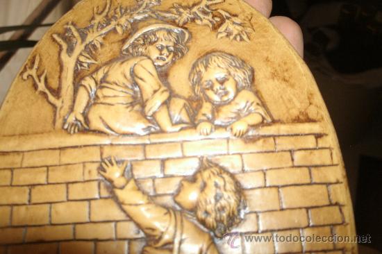 Oggetti Antichi: ANTIGUO Y BONITO CUADRO DE MADERA CON GRABADO DE NI&Ntilde;OS / PARA COLGAR EN PARED