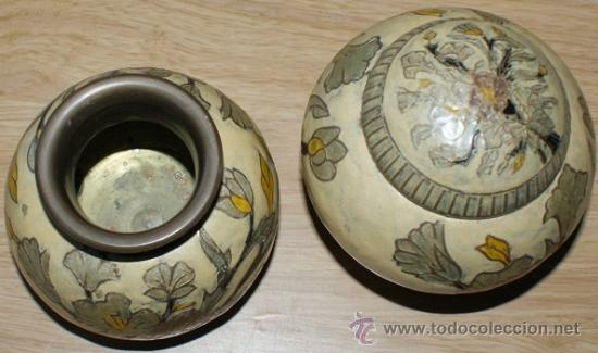 Antig&uuml;edades: pareja de vasijas de bronce y lacado - Foto 2