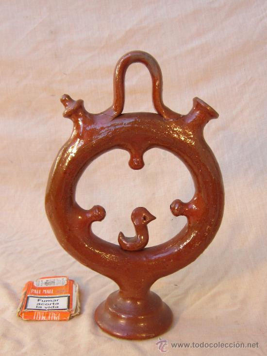 Antig&uuml;edades: BOTIJO EN FORMA DE RUEDA DE PATO - Foto 1