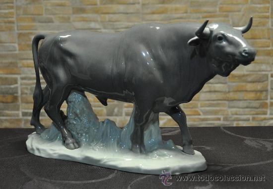 Antiques: TORO ALTIVO / REF. 1063